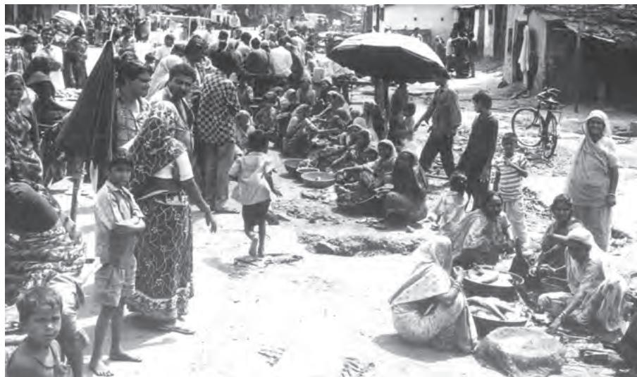Fig. 6.4 Road side vending: an increasing variety of informal sector employment