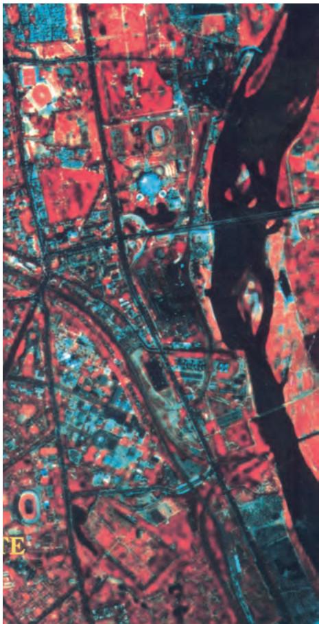 Figure 6.15 Variations in size between institutional buildings and residential areas may be distinctly identified in the images of parts of Kolkata (a) and Varanasi (b)Figure 6.16 Curvilinear shape of the Railway Tract is Distinctly different from Sharp Bending Roads.