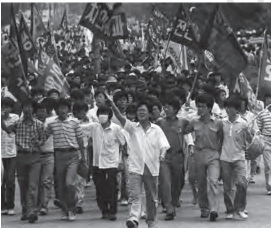 Demonstrators during the June Democracy Movement of 1987.