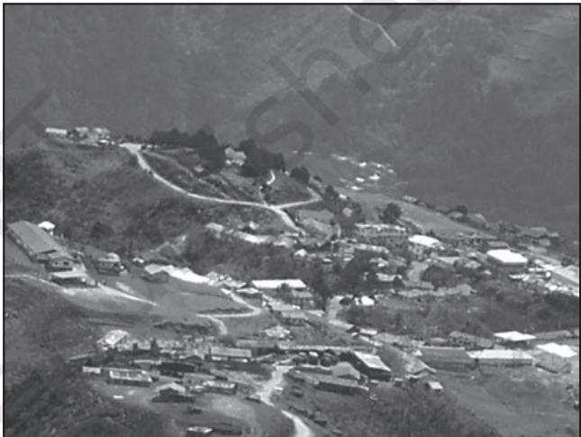 Fig. 2.2 : Semi-clustered settlements