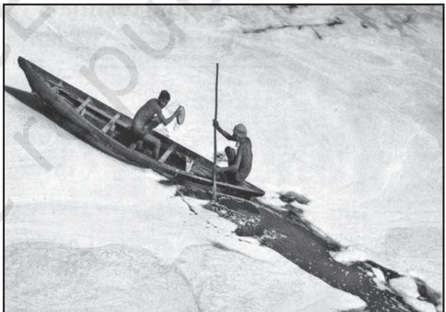 Fig.9.1 : Cutting Through Effluent : Rowing through a pervasive layer of foam on the heavily polluted Yamuna on the outskirts of New Delhi