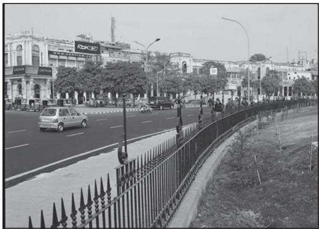 चित्र 2.4 : आधुनिक शहर का एक दृश्य