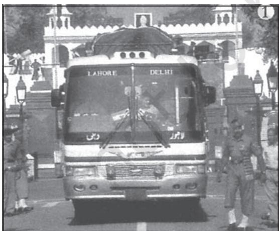 चित्र 7.4 : वाघा बॉर्डर पर लाहौर से आती बस
