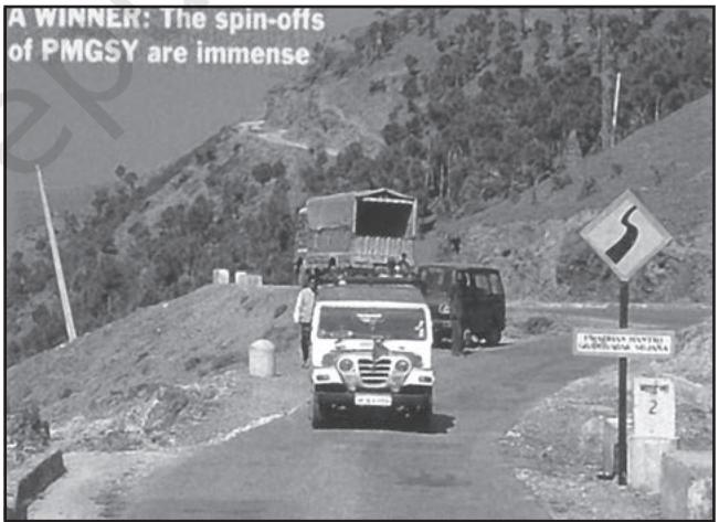 चित्र 7.2 : प्रधानमंत्री ग्राम सड़क योजना के अंतर्गत निर्मित सड़क