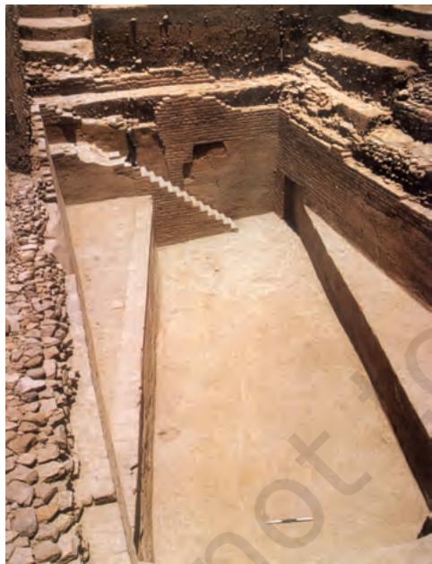 Fig. 1.5
Reservoir at Dholavira
Note the masonry work.