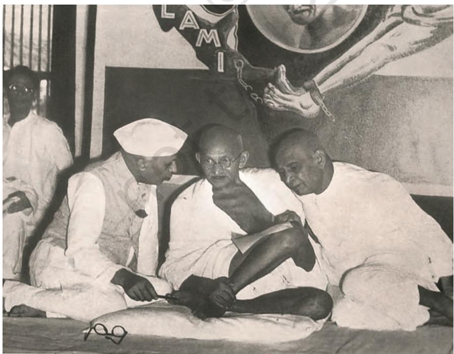 Fig. 11.13
Mahatma Gandhi conferring with Jawaharlal Nehru (on his right) and Sardar Vallabh Bhai Patel (on his left) Nehru and Patel represented two distinct political tendencies within the Congress – the socialist and the conservative. Mahatma Gandhi had to often mediate between these groups.