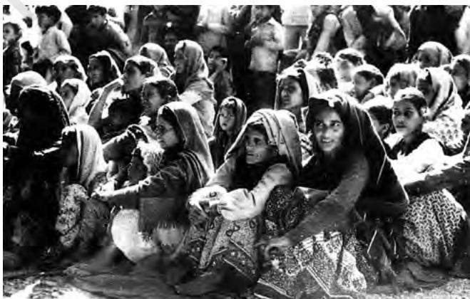 Chipko activists gather on World Enviornment Day at Saklana in 1986